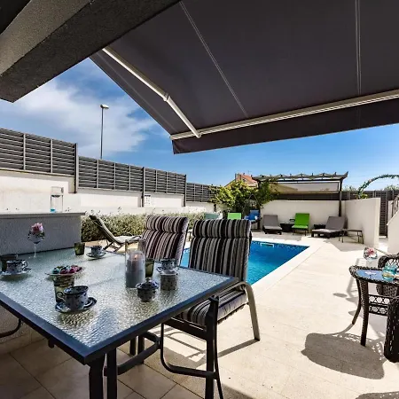 Modern In With Swimming Pool * Sveti Filip i Jakov